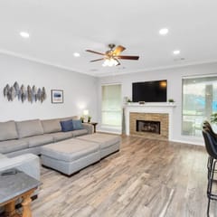 Hickory King Bed w/ Pool | Near Jersey Village