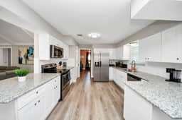 Houston 6BR Near IAH w/ Pool & BBQ
