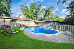 Houston 6BR Near IAH w/ Pool & BBQ