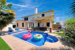 Houston Retreat for Large Groups | Sleeps 22