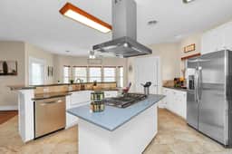 Luxe 6BR Lakehouse w/ Fishing | Near IAH