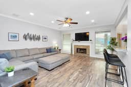 Hickory Trl King Bed w/ Pool | Near Jersey Village - Image 2