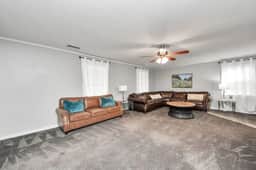 MO Event-friendly Home w/ Pool & Games in Spring - Image 5
