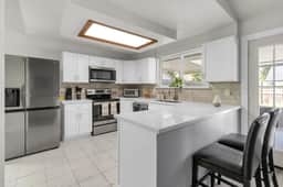 SB Spring Getaway w/ Pool • Near I-45 • Sleeps 10 - Image 5