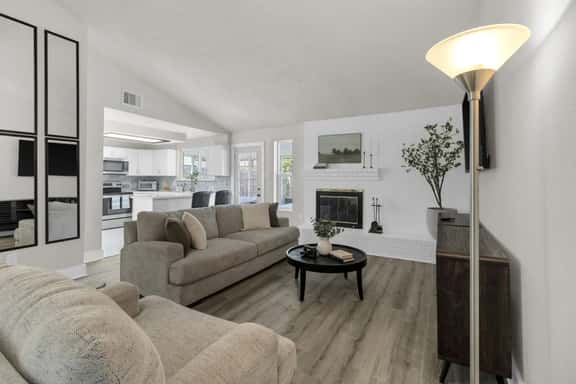 SB Spring Getaway w/ Pool • Near I-45 • Sleeps 10 - Image 1