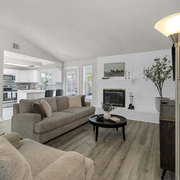 SB Spring Getaway w/ Pool • Near I-45 • Sleeps 10 - Image 1