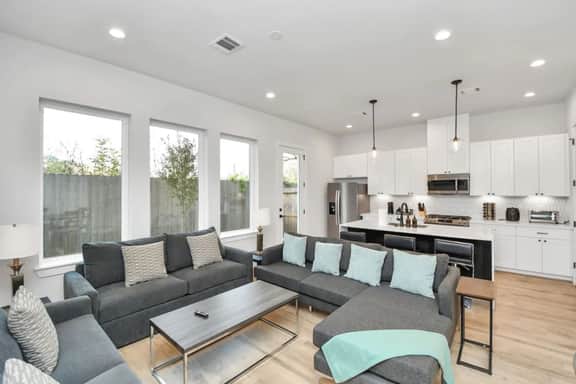 Central Houston Stay – 4BR Retreat by Downtown