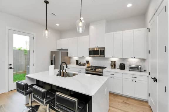 Central Houston Stay – 4BR Retreat by Downtown