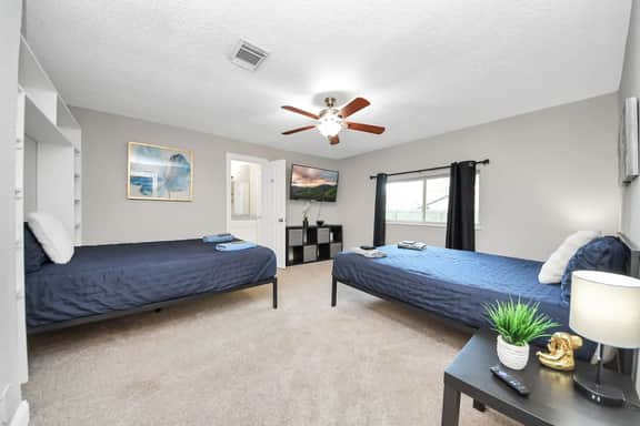 Houston 6BR Near IAH w/ Pool & BBQ