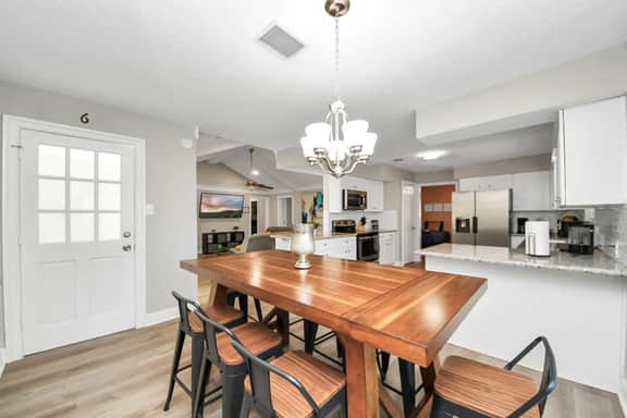 Houston 6BR Near IAH w/ Pool & BBQ