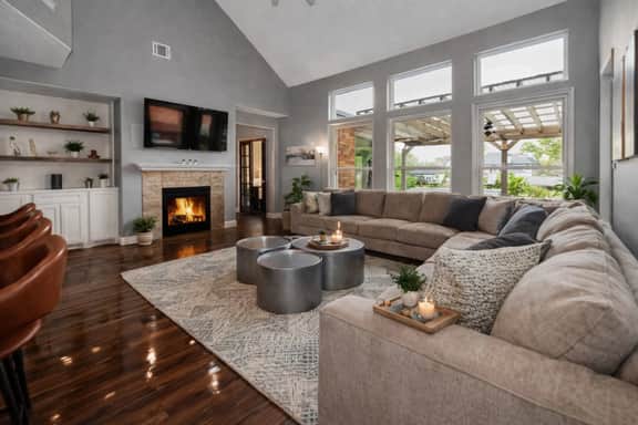SG Lakefront Villa w/ King Beds Heated Poo/ & Spa - Image 2