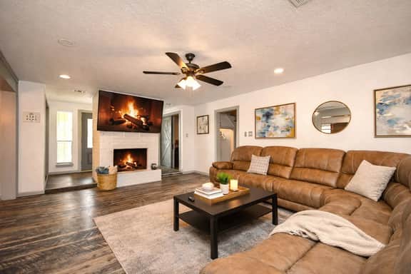 CH Villa with King Bed & Heated Pool | Sleeps 22 - Image 2