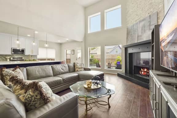 DD King Bed & Heated Pool/Spa | Near Lake Houston - Image 2