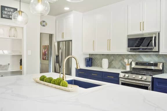Luxury 6BR Getaway – 15 Mins to IAH Airport