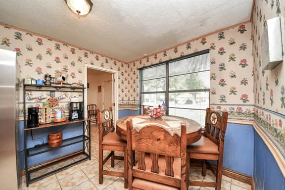 Texas-Themed 2BR Retreat | EV Charger | Sleeps 6