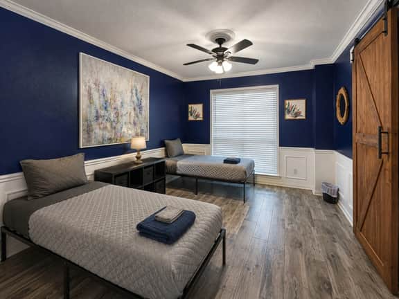 Hickory King Bed w/ Pool | Near Jersey Village - Image 2