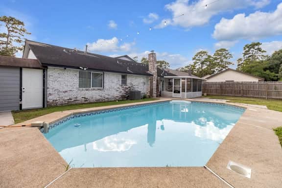 SB Spring Getaway w/ Pool • Near I-45 • Sleeps 10 - Image 3