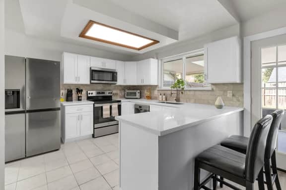 SB Spring Getaway w/ Pool • Near I-45 • Sleeps 10 - Image 5