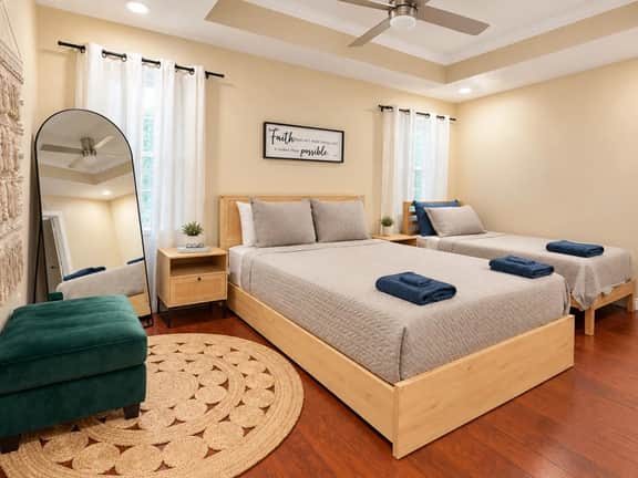 Cape Cottage Retreat in Spring | Near Expressway - Image 3