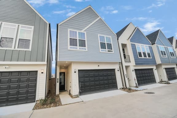 Central Houston Stay – 4BR Retreat by Downtown