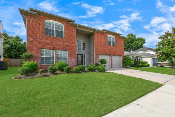 Family-Friendly 6BR Retreat w/ Pool & Hot Tub