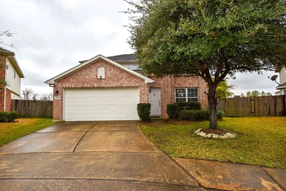 Family-Friendly 6BR Retreat w/ Pool in Houston