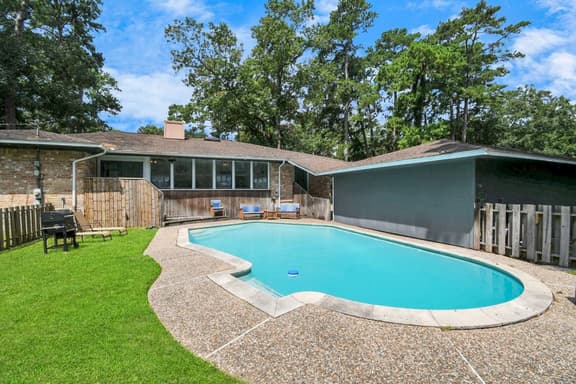 Forest Glade Retreat w/ King Bed & Pool | Near IAH - Image 1