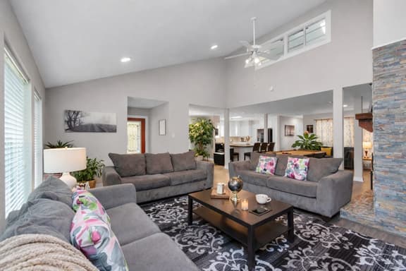 Kingwood Escape – 6BR w/ Heated Pool |Near IAH!