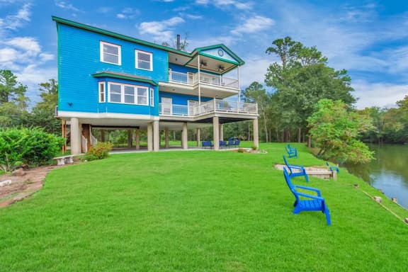 Luxe 6BR Lakehouse w/ Fishing | Near IAH