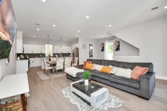 Newly Built 3-Level Townhouse near Downtown