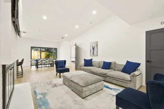 Prime Houston Getaway w/ Pool – Near Downtown