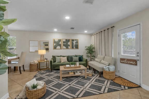 Spacious 6BR Family Home | Quiet & Convenient