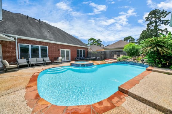 Cherry Oak King Bed w/ Heated Pool/Spa | Sleeps 18 - Image 1