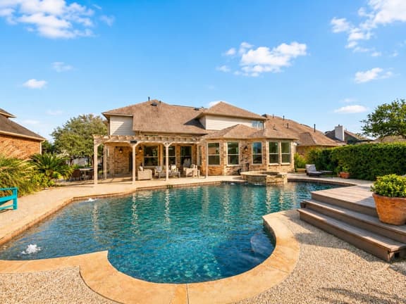 SG Lakefront Villa w/ King Beds Heated Poo/ & Spa - Image 1